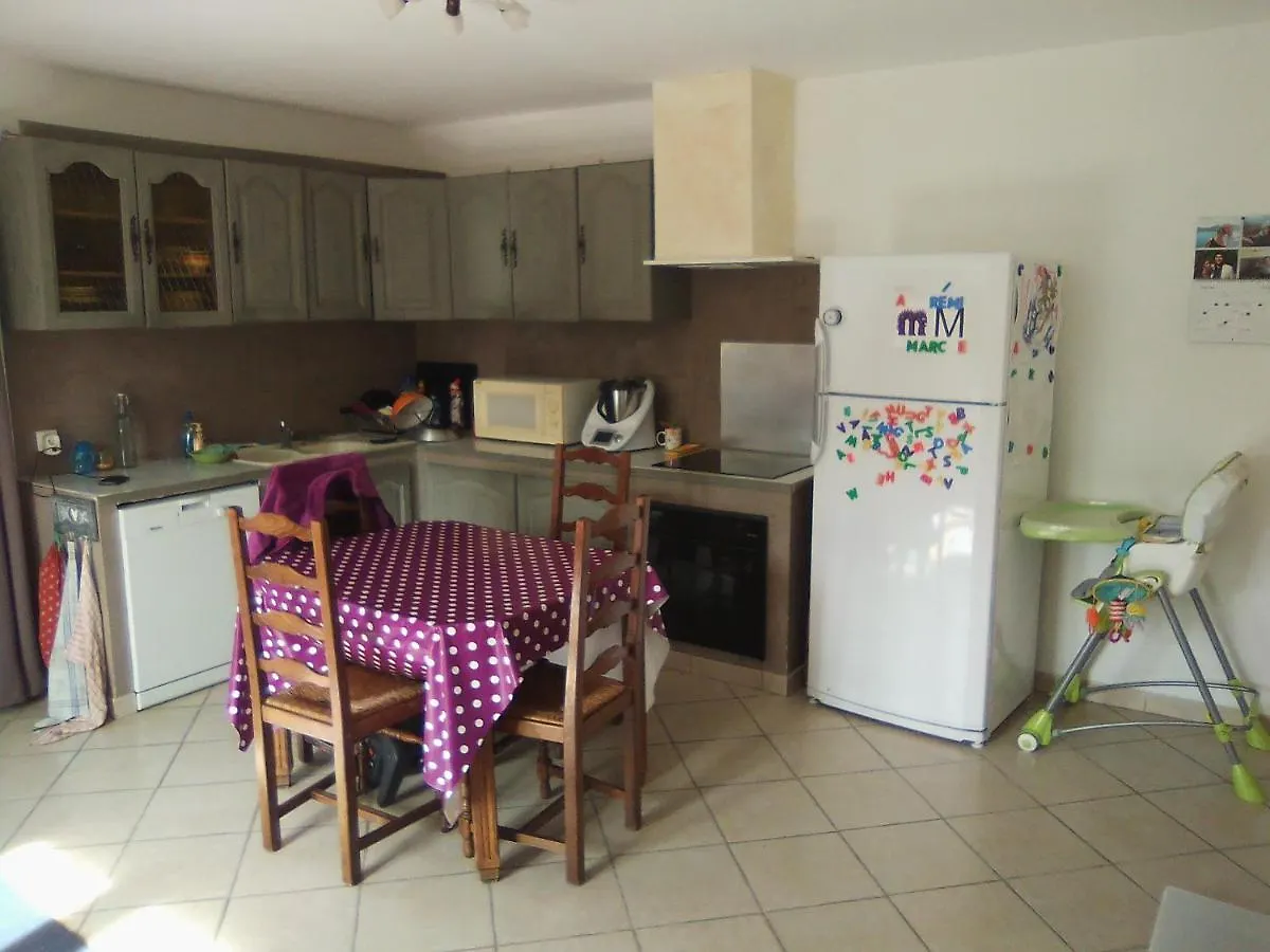 Hébergement de vacances Goult A 150 M De La Piste Cyclable Maison En Campagne Avec Gde Piscine