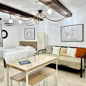 Studio 7B Classe 3 Etoiles Climatise A 2 Mn Du Port Bylaconciergerie13 La Ciotat